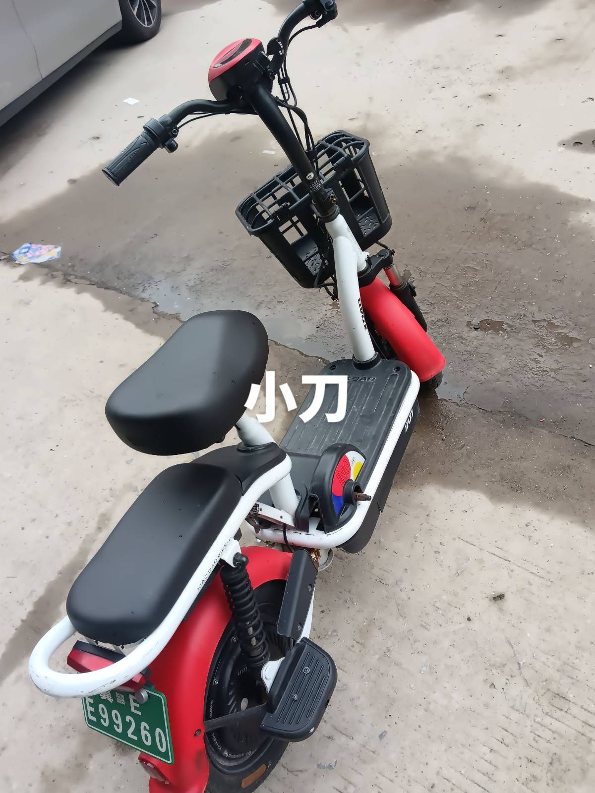 小刀电车9成新新电池，最少跑60里，不加微信不还价，打电话不要问多少钱，登录多少钱就是多少钱